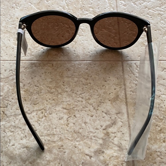 Prada - Picture 2 of 10